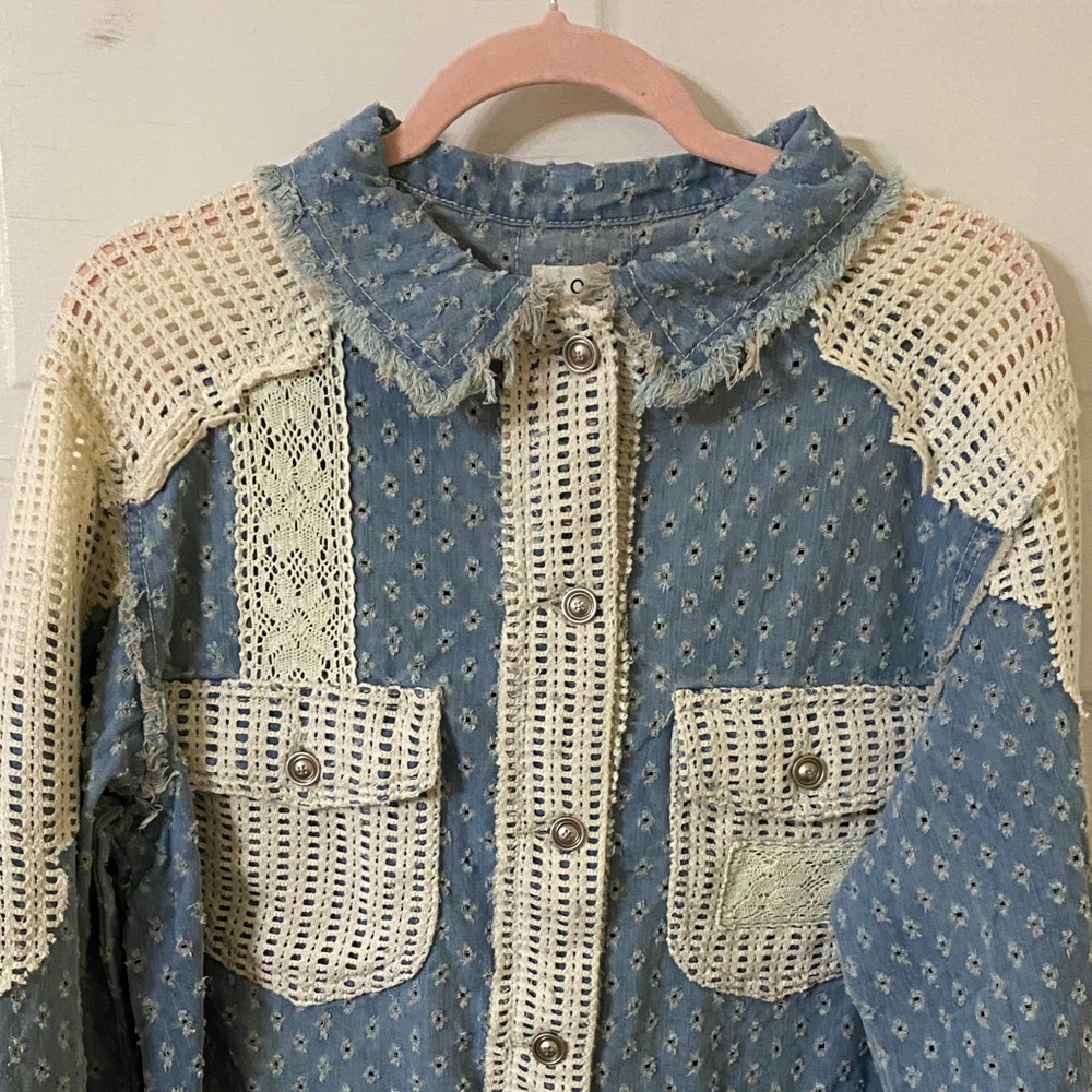 POL Clothing Mixed Media Denim Lace Shacket Blue Cream Distressed 100% Cotton - Picture 2 of 13
